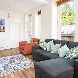 https://spacious-2-bedroom-house-with-stunning-views.tophotelsbath.com